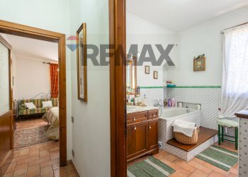 Bagno - Villa S.V. Ponte Brandinu Funtana Niedda Tanighedda tr. 2
 
28, Sassari - foto 53