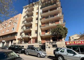 Edificio all\'aperto - Three-room apartment Sassari - photo 1