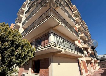 Edificio all\'aperto - Three-room apartment Sassari - photo 2
