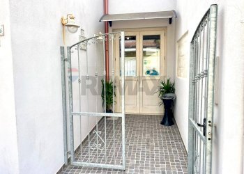 Ricezione / Lobby - Locale Commerciale Via Tucconi
 
8, Sassari - foto 4