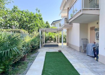 Foto 22 - Villa VIA GUIDO ZADEI, Desenzano del Garda - photo 22
