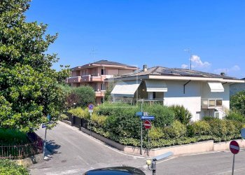 Foto 55 - Villa VIA GUIDO ZADEI, Desenzano del Garda - photo 55