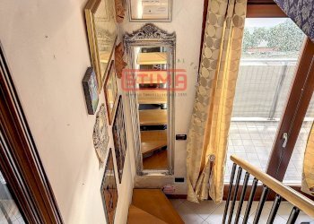 scala ch eporta al piano sopra soppalco - Attic Preganziol - photo 31