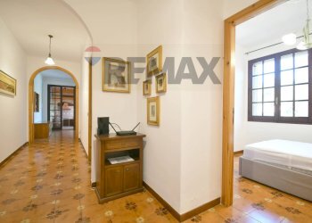 Hall / corridoio - Four-room apartment VIA DELLE AZALEE
 
22, Quartu Sant'Elena - photo 19