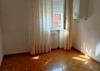 Camera da letto - Four-room apartment via Cristoforo Colombo, Carpi - photo 14