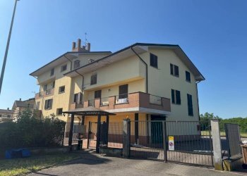 Facciata - Quadrilocale via Don Boschetti, Cava Manara - foto 1