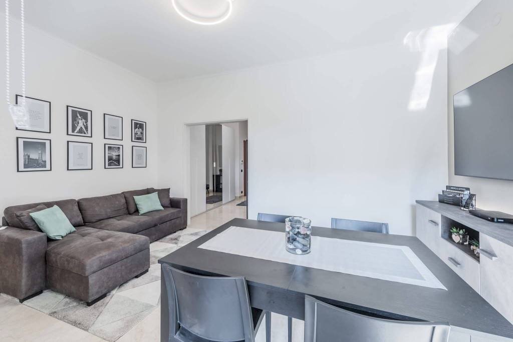 Salone - Three-room apartment via Monte Nero, Genova (neighborhood Marassi) - photo 2