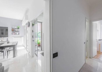 Corridoio - Three-room apartment via Monte Nero, Genova (neighborhood Marassi) - photo 9