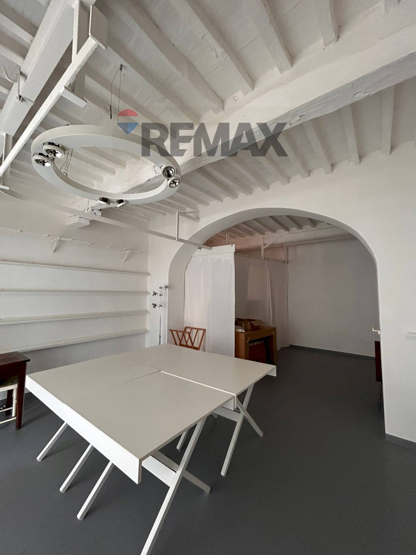 Sala da pranzo - Commercial Premises Piazza del Popolo
 
11, Castagneto Carducci - photo 1