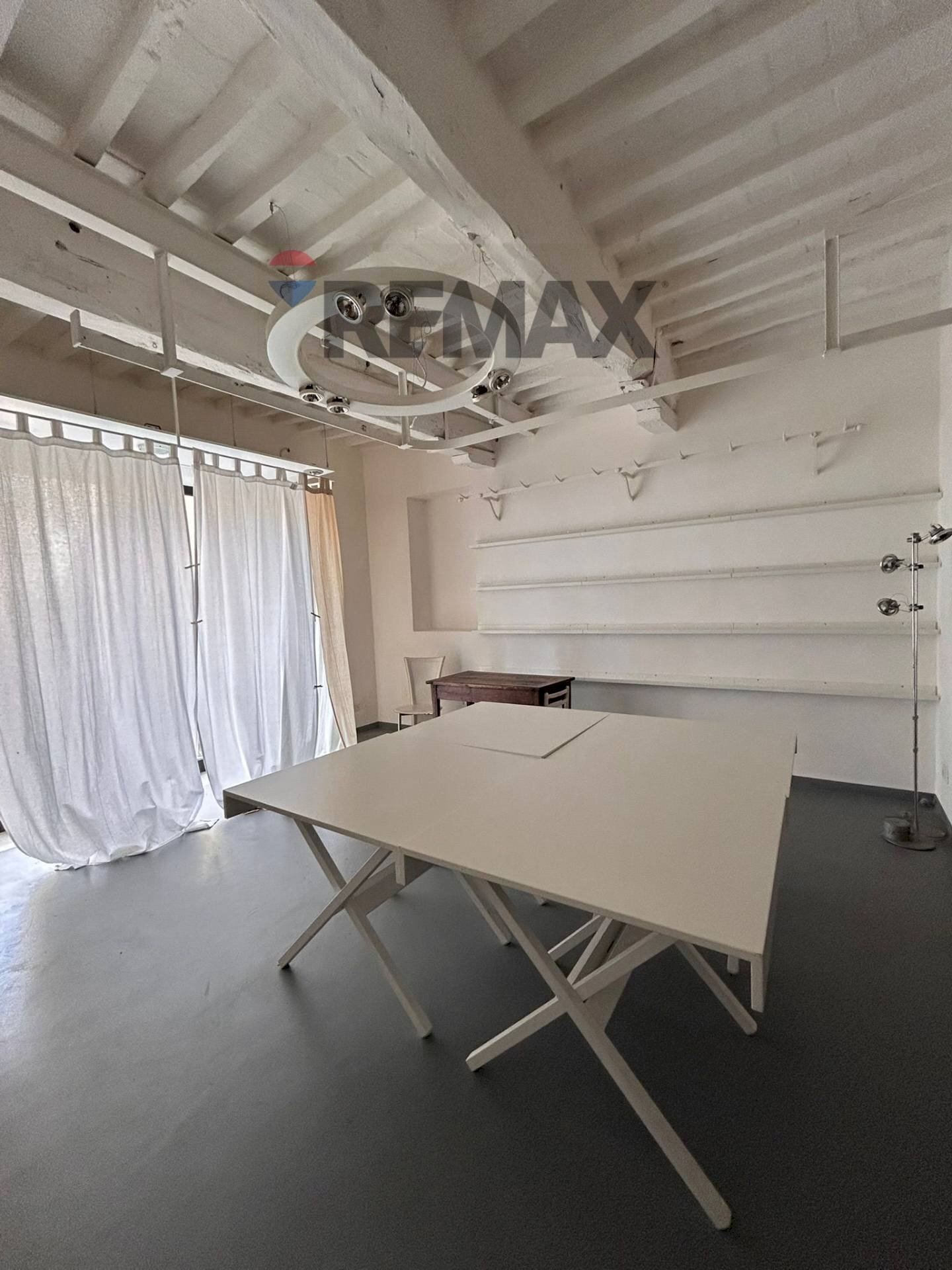 Sala da pranzo - Commercial Premises Piazza del Popolo
 
11, Castagneto Carducci - photo 2