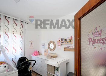 Camera / camera da letto - Four-room apartment Viale degli Avvalorati
42, Livorno - photo 15