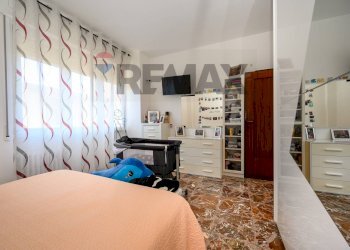 Camera / camera da letto - Four-room apartment Viale degli Avvalorati
42, Livorno - photo 22