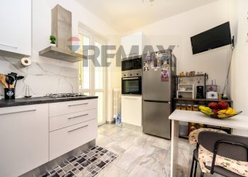 Cucina - Four-room apartment Viale degli Avvalorati
42, Livorno - photo 23
