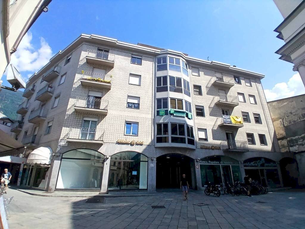 Facciata - Negozio galleria Campello, Sondrio - foto 1