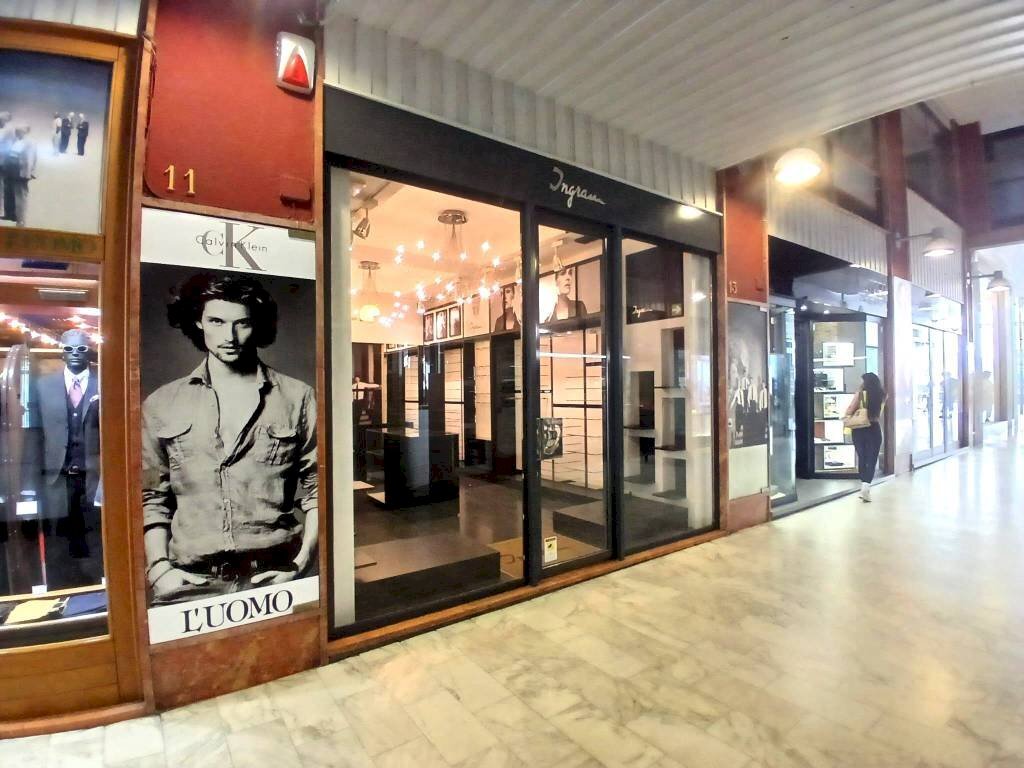 Interno non residenziale - Negozio galleria Campello, Sondrio - foto 2