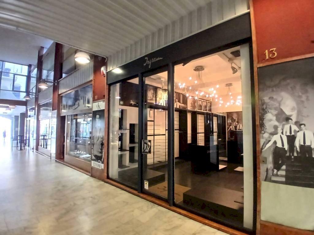 Interno non residenziale - Negozio galleria Campello, Sondrio - foto 3