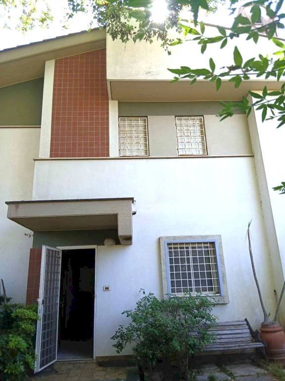 Facciata - Villa via degli Olmi, 2, Anzio - foto 2