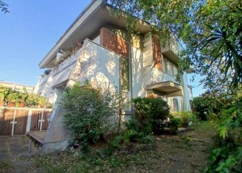 Facciata - Villa via degli Olmi, 2, Anzio - foto 1