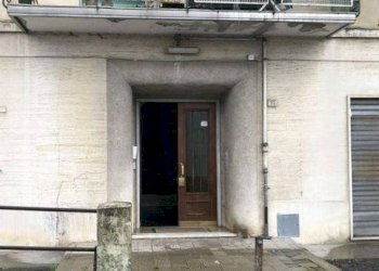 Facciata - Bilocale all'asta via delle Gavette, Genova (zona Staglieno) - foto 2