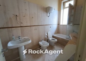 Bagno - Appartamento via Regina Elena, 25, Trepuzzi - foto 12