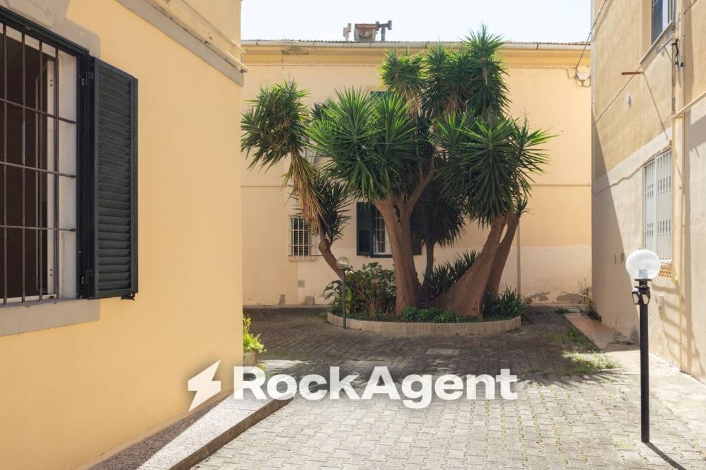Cortile interno - Trilocale via Pietro Orsilago, 22, Livorno - foto 1