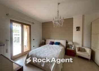 Camera da letto - Three-room apartment via San Martino, 114, Palma Campania - photo 20