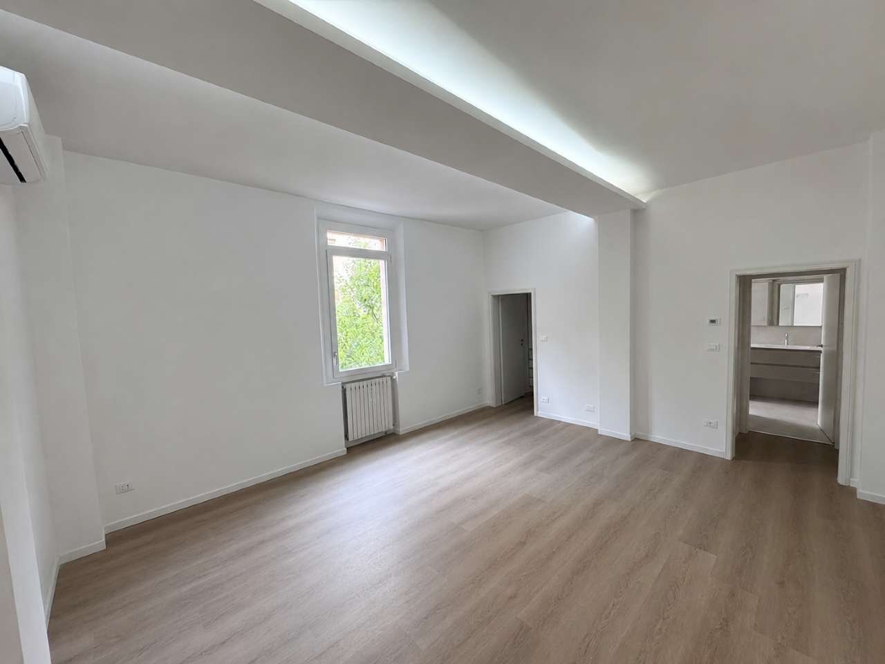 soggiorno - Two-room apartment via Andrea Costa, Bologna (neighborhood Costa Saragozza) - photo 2