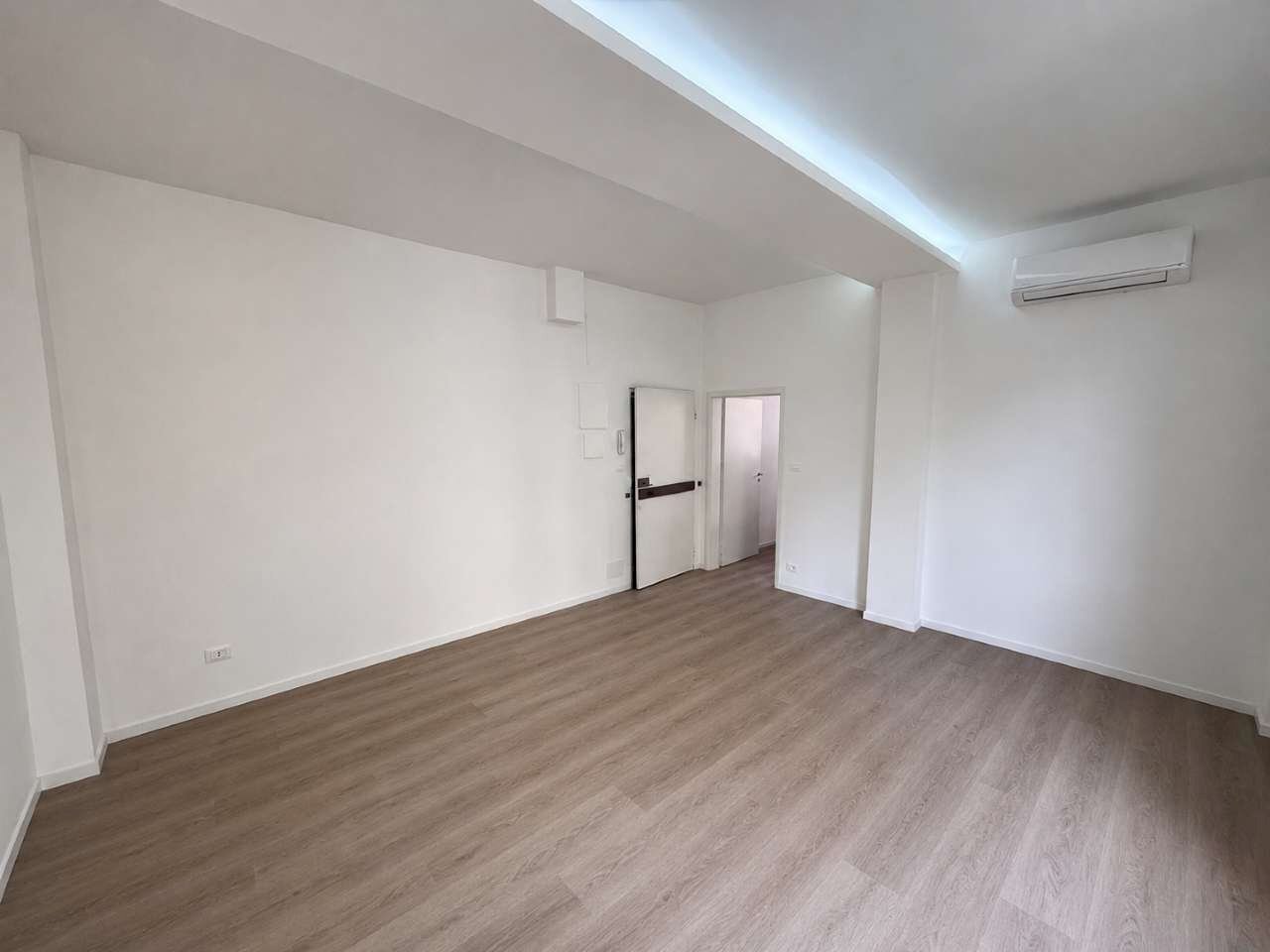soggiorno - Two-room apartment via Andrea Costa, Bologna (neighborhood Costa Saragozza) - photo 3