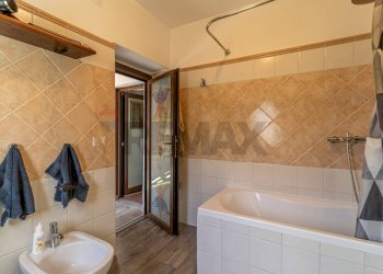 Independent house Via Mombarone, 14 
 Centro, Donato - photo 29
