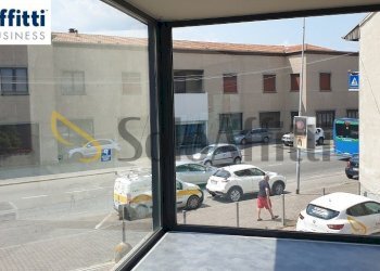 VETRINA SOPPALCO.jpg - Locale Commerciale Via Como 16, Varedo - foto 13