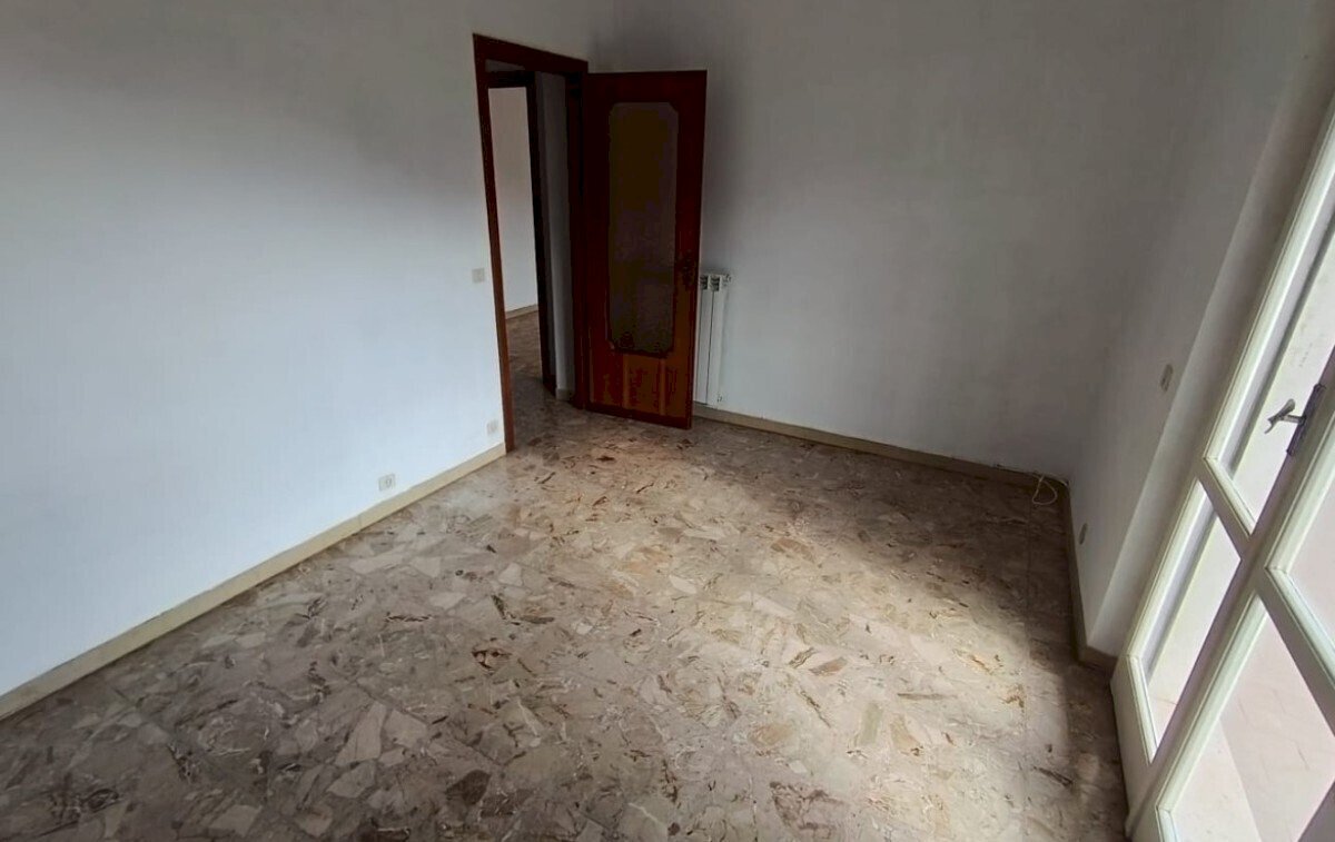 01-camera - Three-room apartment Borghetto Santo Spirito - photo 2