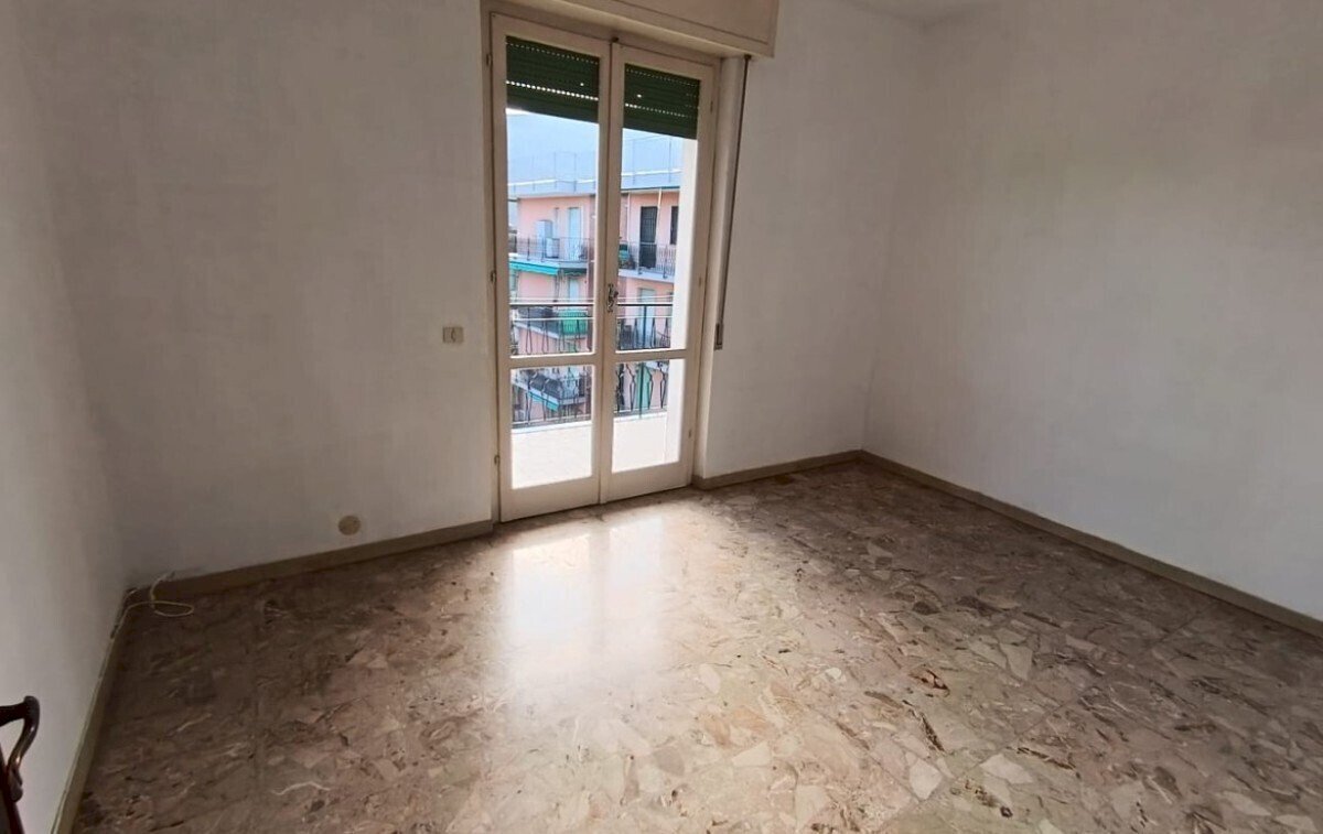 02-camera - Three-room apartment Borghetto Santo Spirito - photo 3