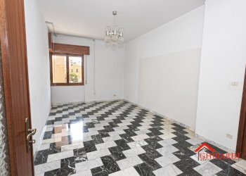 4.0 camera1.jpg - Appartamento TRAVERSA ALLA COSTA  4, Genova (zona Sestri Ponente) - foto 13