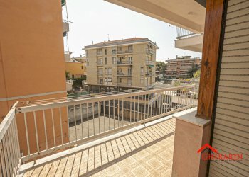 9.0 balcone1.jpg - Appartamento TRAVERSA ALLA COSTA  4, Genova (zona Sestri Ponente) - foto 27