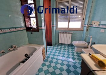 bagno - Appartamento Via Nicola Fasano 5, Pozzuoli - foto 11