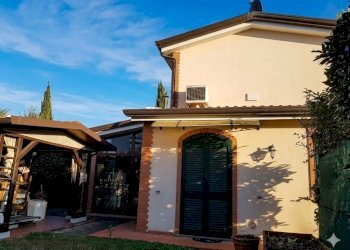 6e994421-1c6d-4075-b764-b270289cb8f7 - Townhouse Sarzana - photo 4