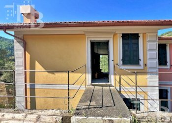 INGRESSO BILOCALE PIANO PRIMO EST - Three-room apartment Via Posato 30, Avegno - photo 8