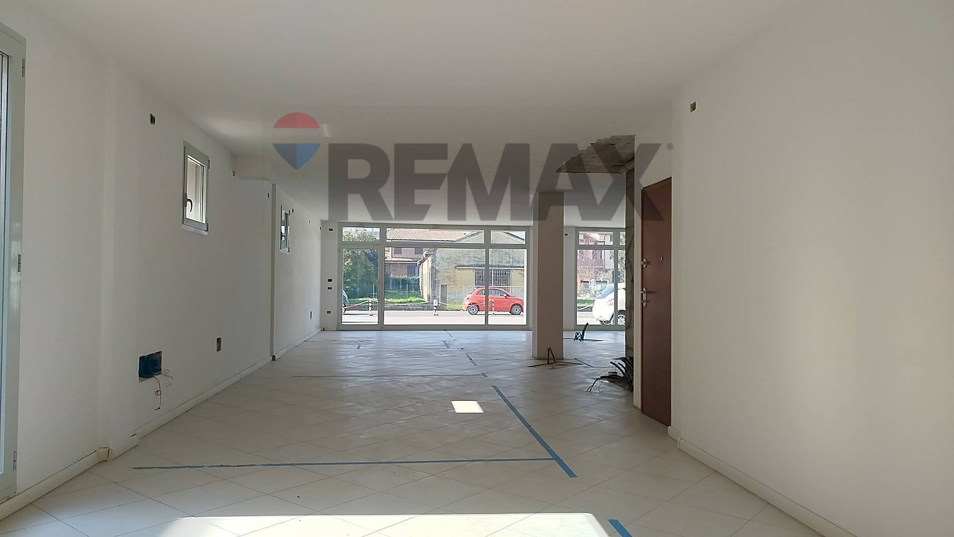 Commercial Premises viale V Martiri, 13
Mirandola, Mirandola - photo 2