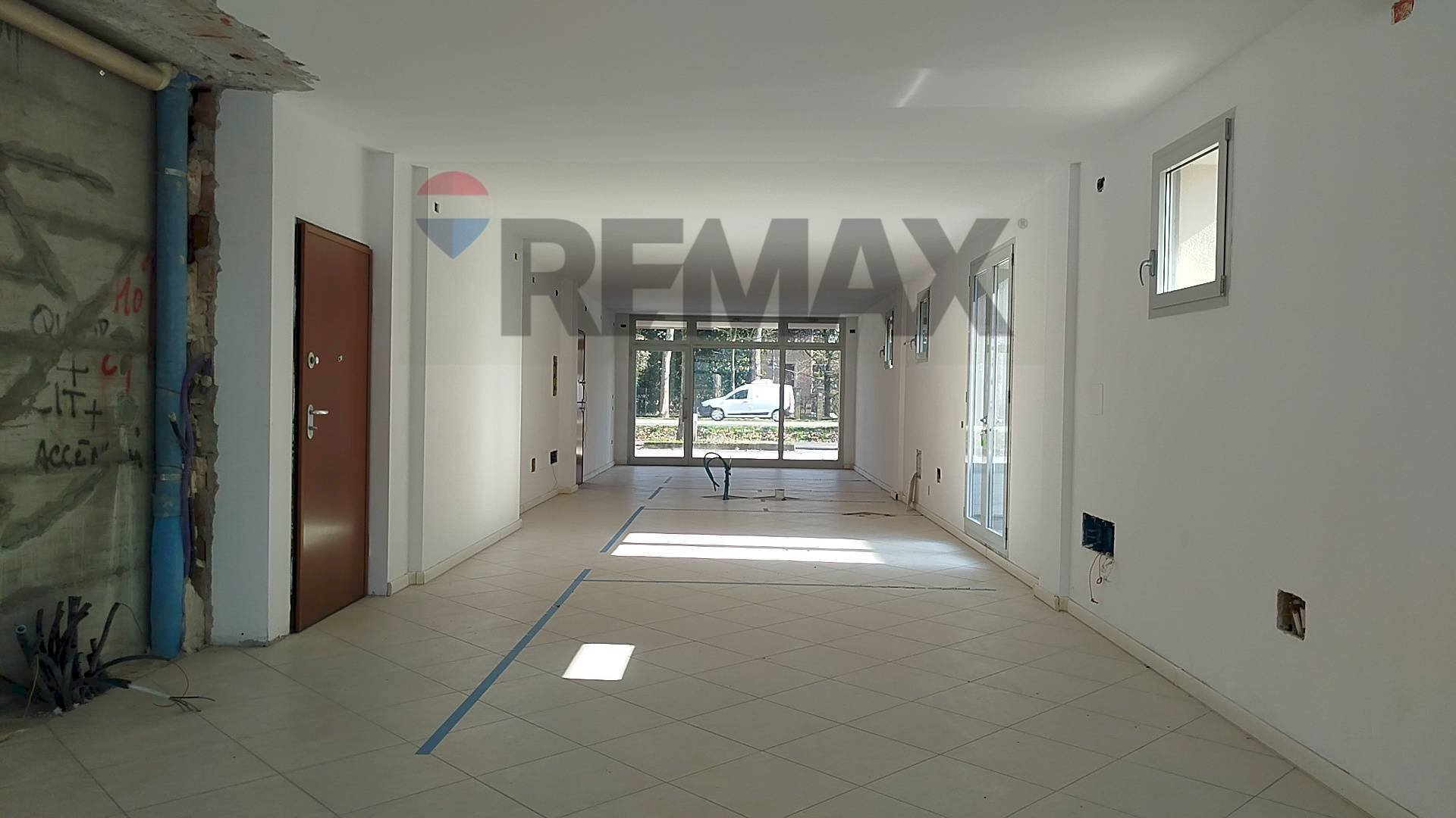 Commercial Premises viale V Martiri, 13
Mirandola, Mirandola - photo 3