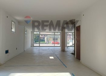 Commercial Premises viale V Martiri, 13
Mirandola, Mirandola - photo 2