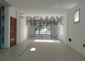 Commercial Premises viale V Martiri, 13
Mirandola, Mirandola - photo 3