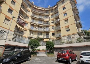Quadrilocale VIA PAOLO TOSCANELLI, Genova (zona Sestri Ponente) - foto 2