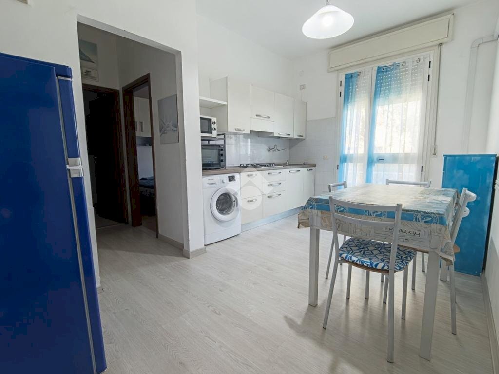 Three-room apartment Viale Francesco Petrarca, Ravenna (neighborhood Lido Adriano) - photo 1