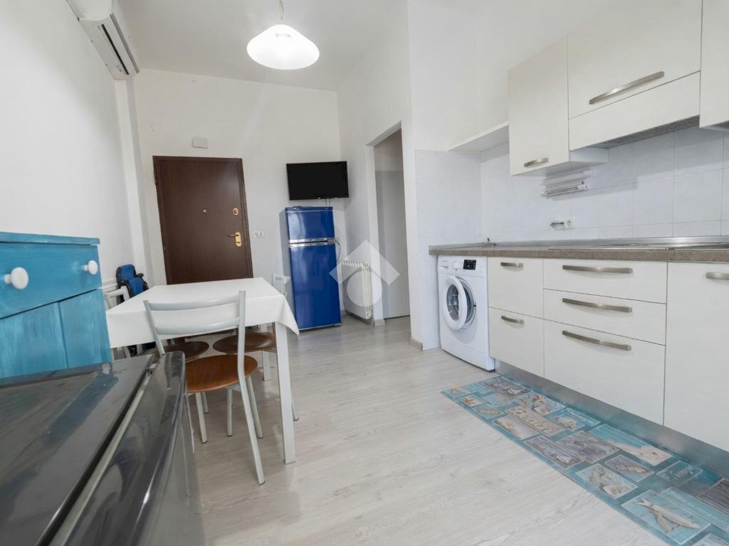 Three-room apartment Viale Francesco Petrarca, Ravenna (neighborhood Lido Adriano) - photo 2