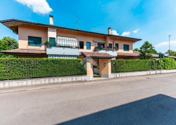 Three-room apartment Via Lazio, Lainate - photo 1