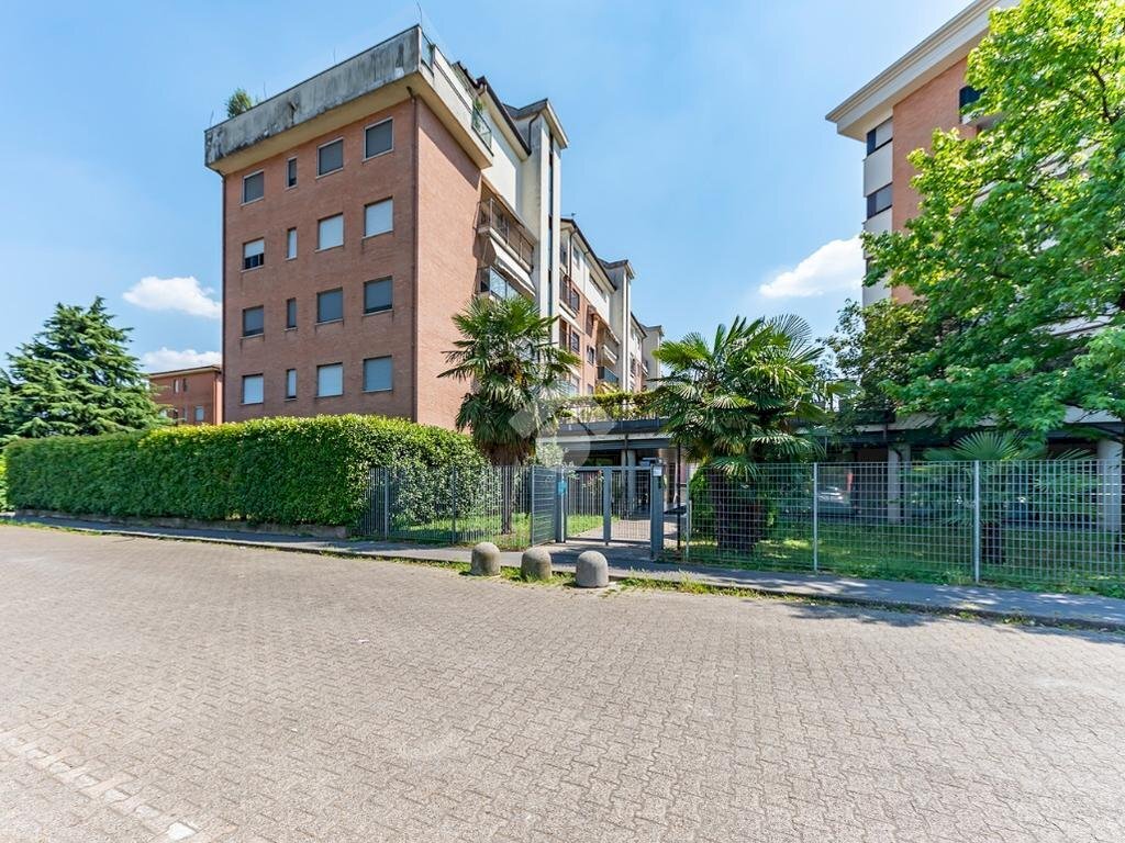 Three-room apartment Via Prima Strada, Lainate - photo 2
