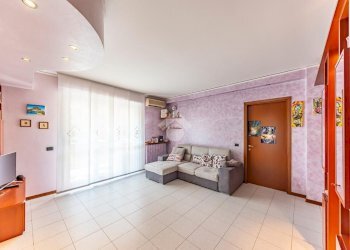 Three-room apartment Via Prima Strada, Lainate - photo 5