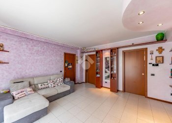Three-room apartment Via Prima Strada, Lainate - photo 7