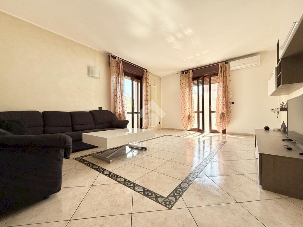 Three-room apartment Via Cesare da Sesto, Cinisello Balsamo - photo 2