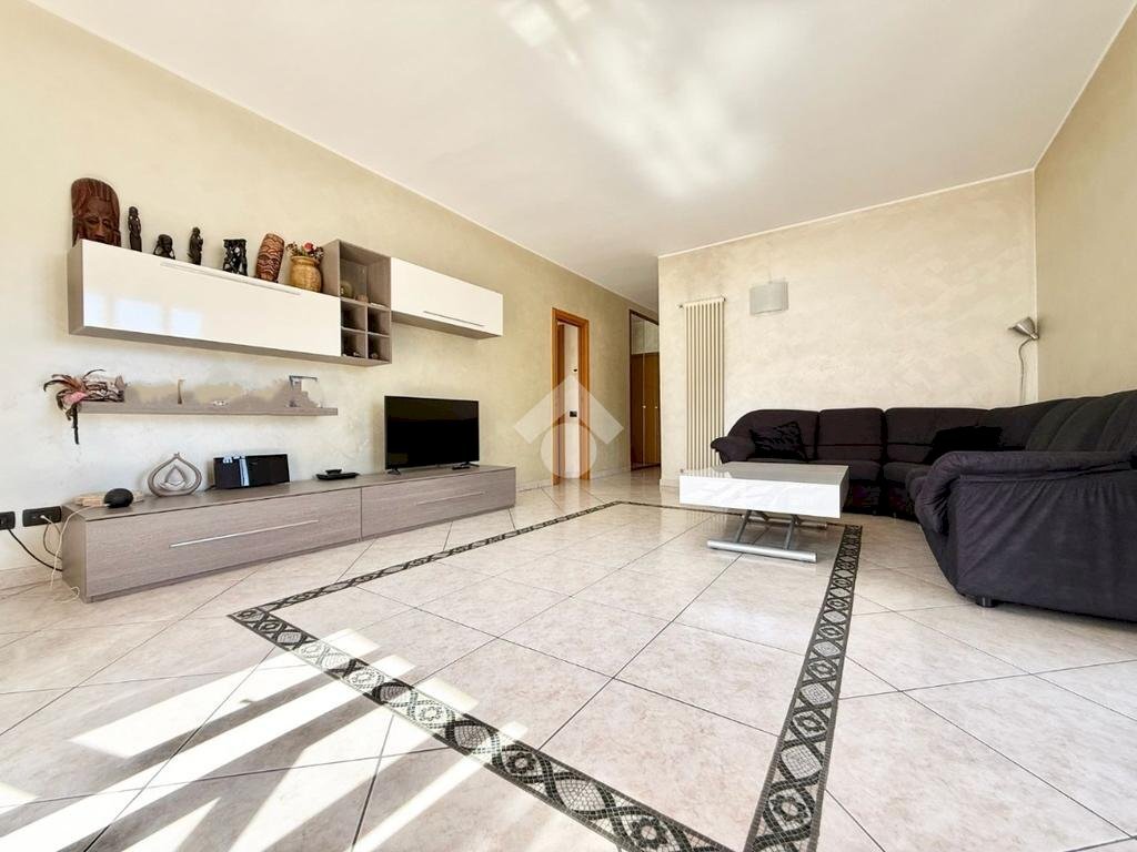 Three-room apartment Via Cesare da Sesto, Cinisello Balsamo - photo 3